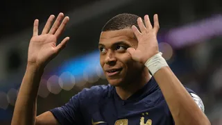 Presidente da França diz que fará pressão para que Mbappé permaneça no país