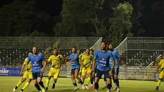 Cascavel empata com o Azuriz, mantém série invicta, mas vê liderança ameaçada