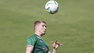 Após longa espera por causa da pandemia, zagueiro do Coritiba faz cirurgia no joelho