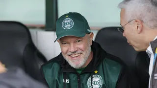 Coritiba afundou, mas pode iniciar o salvamento