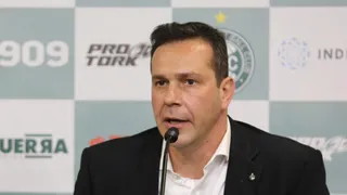 De saída, diretor compara Coritiba a vovô: “Sempre tiram lasca do velhinho”