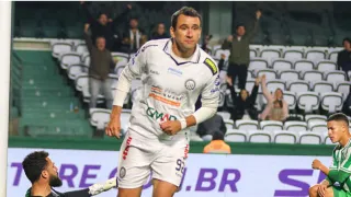 “É especial marcar um gol aqui no Couto. Tenho boas lembranças daqui”, diz Pablo
