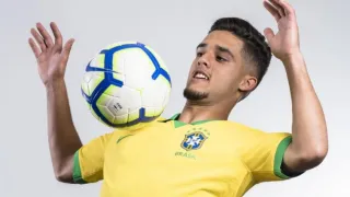 Lateral revelado pelo Coritiba é convocado para seleção brasileira principal