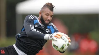 Atuação contra o Paraná faz jornal humilhar Muralha e Alex defende o goleiro