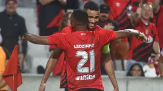 Athletico: Técnico se diz surpreso com gol de atacante e minimiza defesa vazada