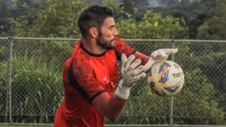 Novo goleiro do Paraná exalta clube em chegada: “É um salto na minha carreira”