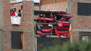 Conmebol patrocina triste espetáculo que submete torcedores de Flamengo e River ao sofrimento