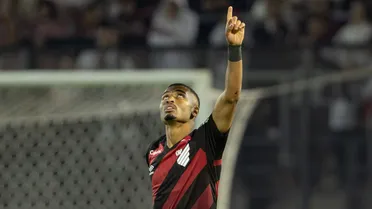 De esquecido a herói: Leozinho crava vitória como melhor atuação pelo Athletico