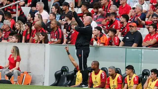 Felipão comenta “treta” de zagueiros do Athletico ao final do jogo com o Inter