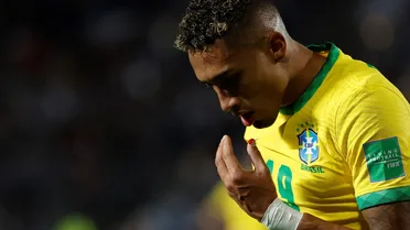 “Impossível não ver a cotovelada do Otamendi no Raphinha”, reclama Tite