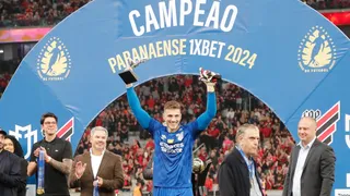 Goleiro menos vazado do Paranaense, Bento viraliza com sequência de defesas na final