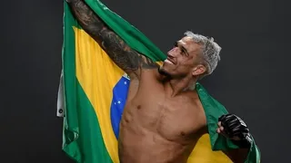 Charles do Bronx nocauteia Michael Chandler e é campeão do UFC