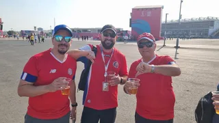 Torcedores caçam sombras em Fan Fest e veem trapaça do Catar em proibição de cerveja