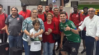Torcedores do Coritiba recepcionam rival do Athletico na Copa do Brasil