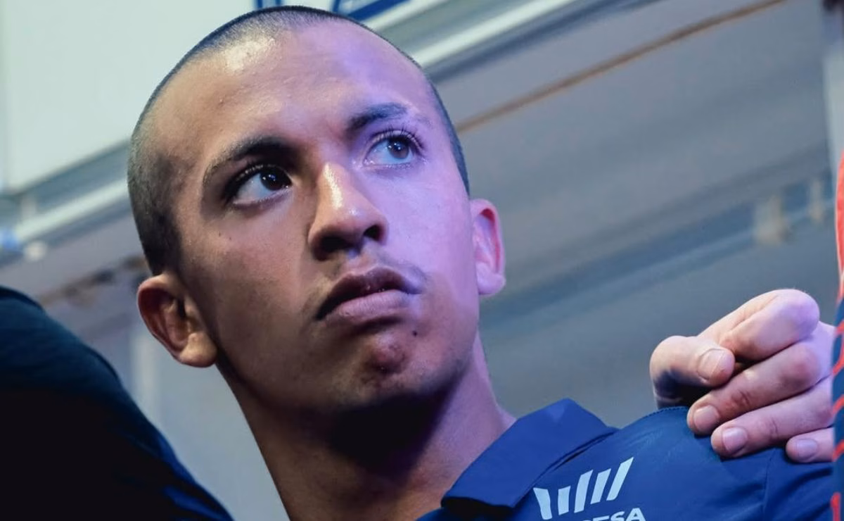 Gustavo Portela concentrado no vestiário antes de partida do Paraná Clube
