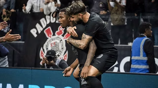 Zagueiro ex-Athletico xinga jornalistas após partida do Brasileirão