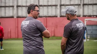 Técnico e auxiliar do Paraná testam positivo para a Covid-19