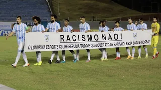 Londrina faz protesto antirracista antes do jogo e jogadores do Coritiba apoiam
