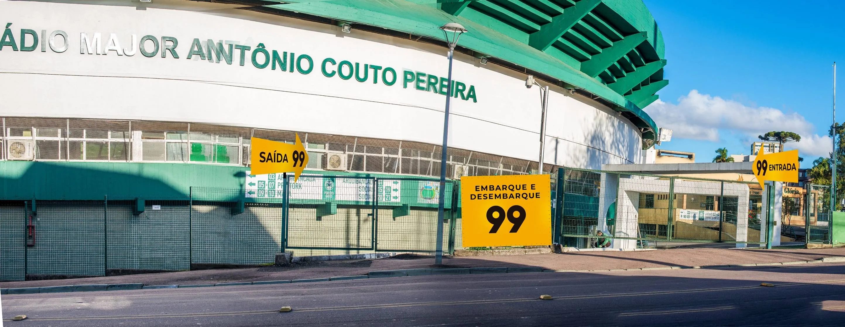 Bolsão de estacionamento. Material de divulgação da parceria entre Coritiba e 99.