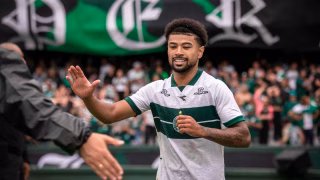 Seabra explica saída de Ronier antes dos pênaltis em eliminação do Coritiba