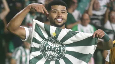 Piás do Couto defendem marca pelo Coritiba contra Athletico