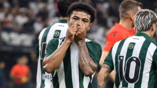 Destaque do Coritiba, Lucas Ronier vai alcançar marca histórica contra o Vasco