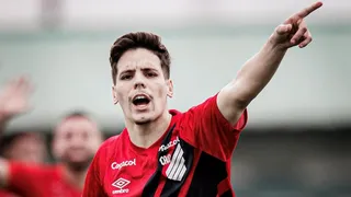 Promessa da base deixa o Athletico e acerta com outro clube da Série A