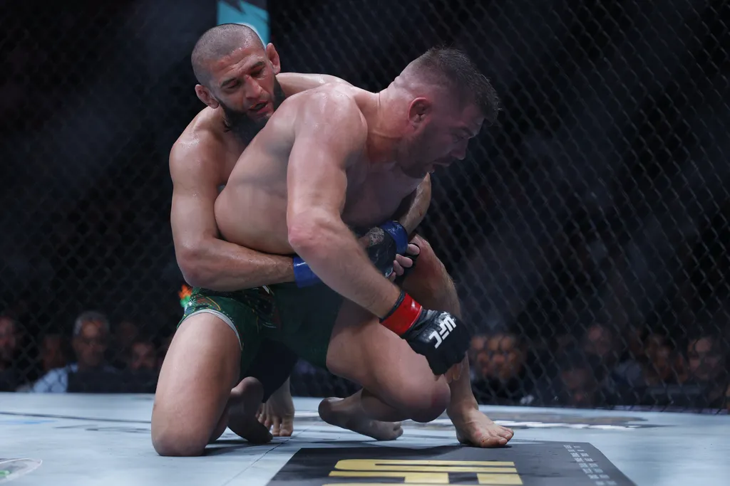 MMA: UFC 319 – Du Plessis vs Chimaev