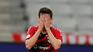 Athletico em vertigem perde para o Corinthians. E passa a correr riscos