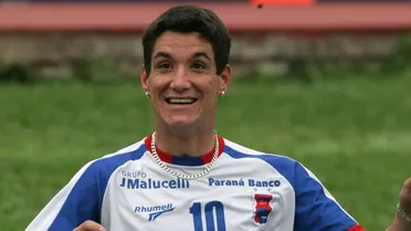 Revelado pelo Paraná, Thiago Neves anuncia aposentadoria do futebol