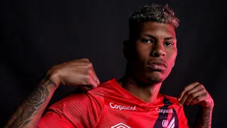 Falha de zagueiro estreante e expõe baixa de Kaique Rocha no Athletico