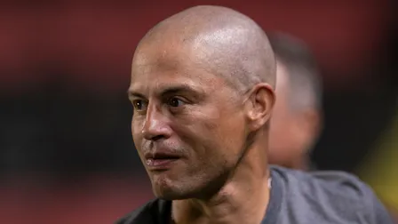 Alex bate recorde como técnico e faz clube sonhar na Série B