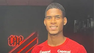 Athletico acerta com meia promissor de país exótico