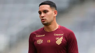 Gringo encaminha saída do Athletico sem jogar nenhum minuto