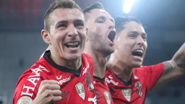 Ídolo do Athletico volta ao futebol aos 39 anos