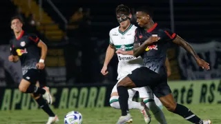 Coritiba perde para o Red Bull Bragantino na reestreia de Guto Ferreira