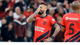 Com contrato até dezembro, Vidal revela interesse pelo Boca: “Riquelme tem que ligar”