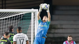 Goleiro Pedro Morisco faz estreia segura e ganha elogios no Coritiba