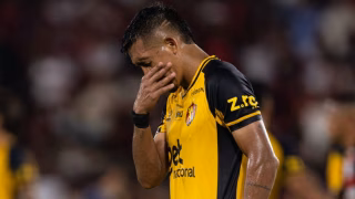 Ex-Paraná supera drama com apostas e disputará a Libertadores