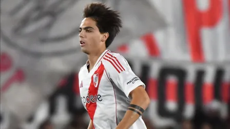 Ex-Athletico, promessa brasileira do River Plate se aproxima de retorno após grave lesão
