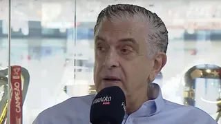 Após afastamento, Petraglia reassume presidência do Athletico