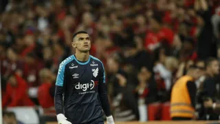 Entre maiores campeões do Athletico, Santos marca nome na história do clube