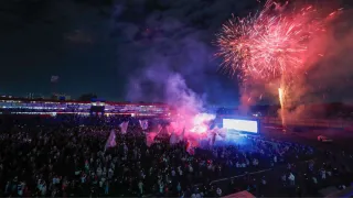 Torcida de time sem divisão invade campo e comemora meta batida; veja fotos e vídeos