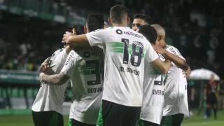 Coritiba: Piá do Couto estreia com Mozart e aumenta disputa em setor carente