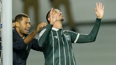 Coritiba vira sobre o Bahia, encerra jejum e cola na zona de Libertadores