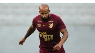 Athletico tem retornos importantes contra o Brusque; veja as prováveis escalações