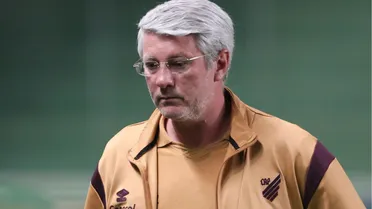 Odair protege zagueiro do Athletico após erro: “Vai aprender na dor”