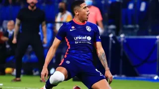 Ex-Athletico atinge marcas históricas e iguala Haaland com gol de bicicleta