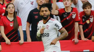 Após polêmica, Gabigol vira alvo na Arena: “Amo esse clima, torcida me xingando”