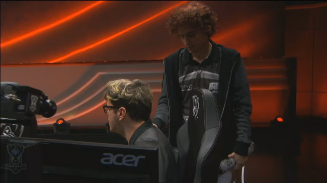 Dupla Micão e Jockster ainda precisam mostrar serviço no mundial. Créditos: Transmissão/Riot Games